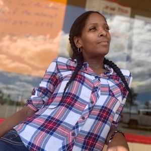 Meet your Posher, Youlanda